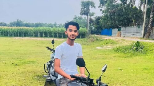 টিকটক করতে গিয়ে ট্রেনে কাটা পড়ে প্রাণ গেল কিশোরের