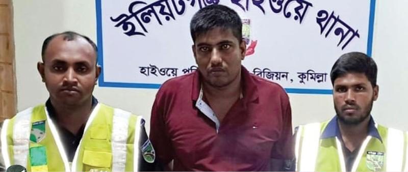চান্দিনায় পুলিশ দেখে যুবকের দৌড়; আটকের পর মিলল ইয়াবা