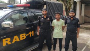 কুমিল্লায় পৃথক অভিযানে ২৮ কেজি গাঁজাসহ আটক ৩