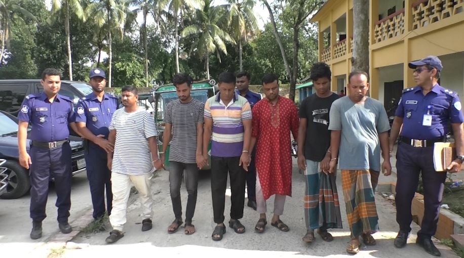 কুমিল্লায় চোরাই মোটরসাইকেলসহ চোর চক্রের ৭ সদস্য গ্রেপ্তার