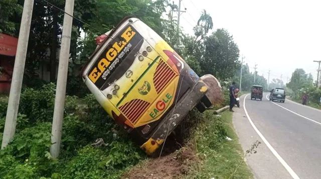 চলন্ত বাসে ডাকাতি ও ধর্ষণ মামলায় ১১ জনের বিরুদ্ধে অভিযোগপত্র