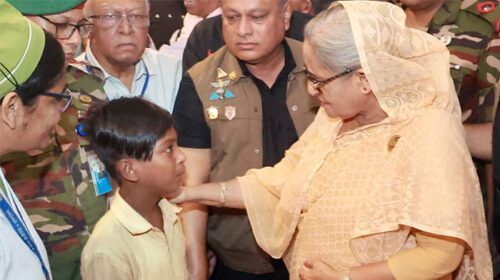 অসহায় শিশুর দায়িত্ব নিলেন প্রধানমন্ত্রী শেখ হাসিনা