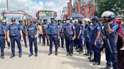 হঠাৎ রাজধানীর প্রবেশমুখে পুলিশি তল্লাশি