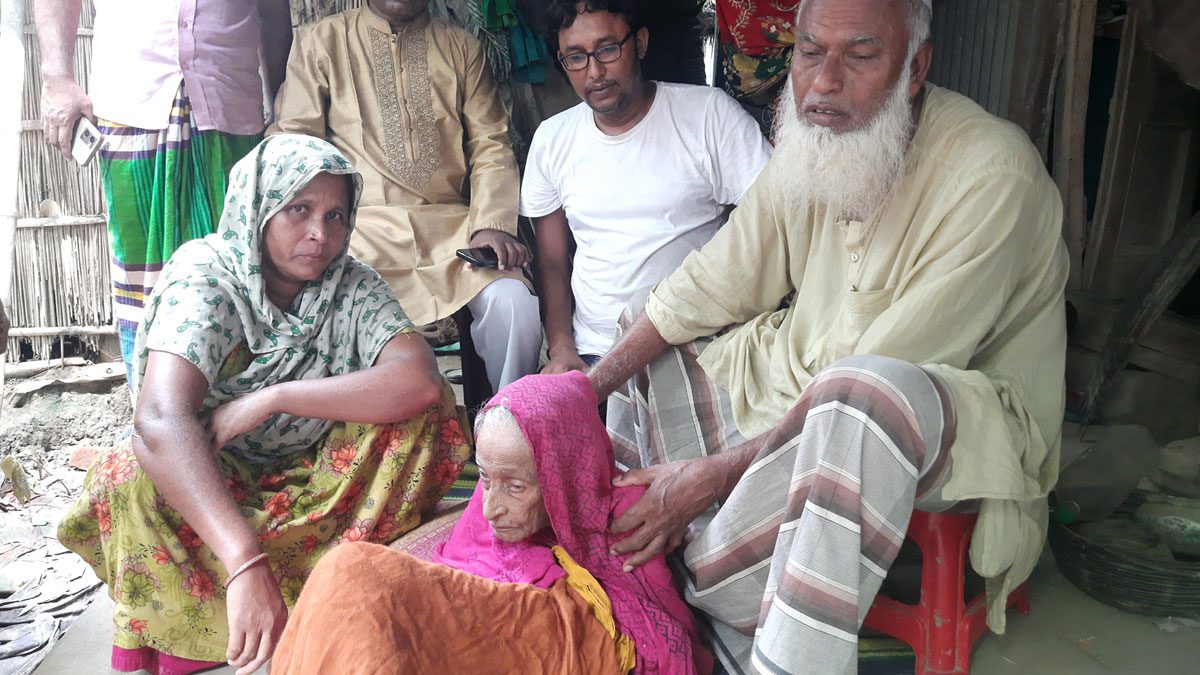 ‘১০ বছর পর মায়ের মুখ দেখলেন কোটিপতি ছেলে’