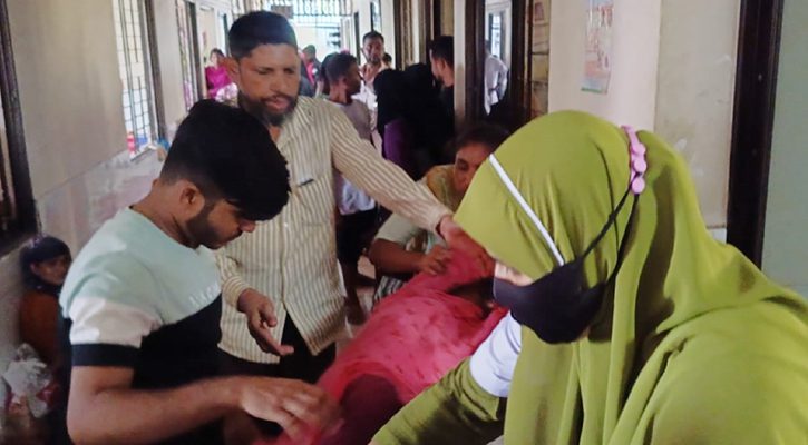 চাঁদপুরে সন্তানের মুখে বিষ ঢেলে নিজেও বিষপান করেন মা