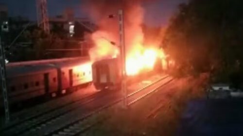 ভারতে চলন্ত ট্রেনে অগ্নিকাণ্ডে ১০ জন নিহত