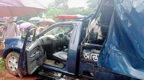 পুলিশ ভ্যানে ট্রেনের ধাক্কা, নিহত ৩ পুলিশ সদস্য