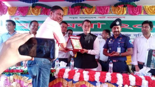 বৃক্ষ মেলায় দাউদকান্দিতে শ্রেষ্ঠ ছাদ বাগানের পুরস্কার পেলেন কালের কন্ঠ সাংবাদিক ওমর ফারুক মিয়াজী