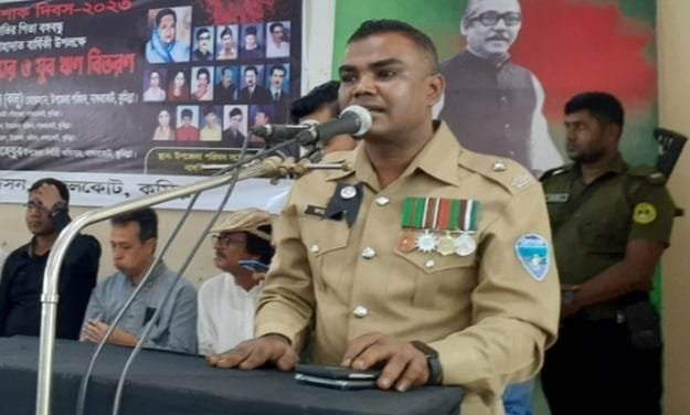 অর্থমন্ত্রীর জন্য ভোট চাওয়া সেই ওসি পুলিশ লাইনে সংযুক্ত