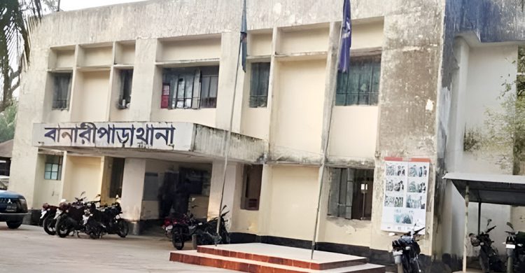 ছেলেকে বাঁচাতে গিয়ে প্রাণ গেলো বৃদ্ধ বাবার