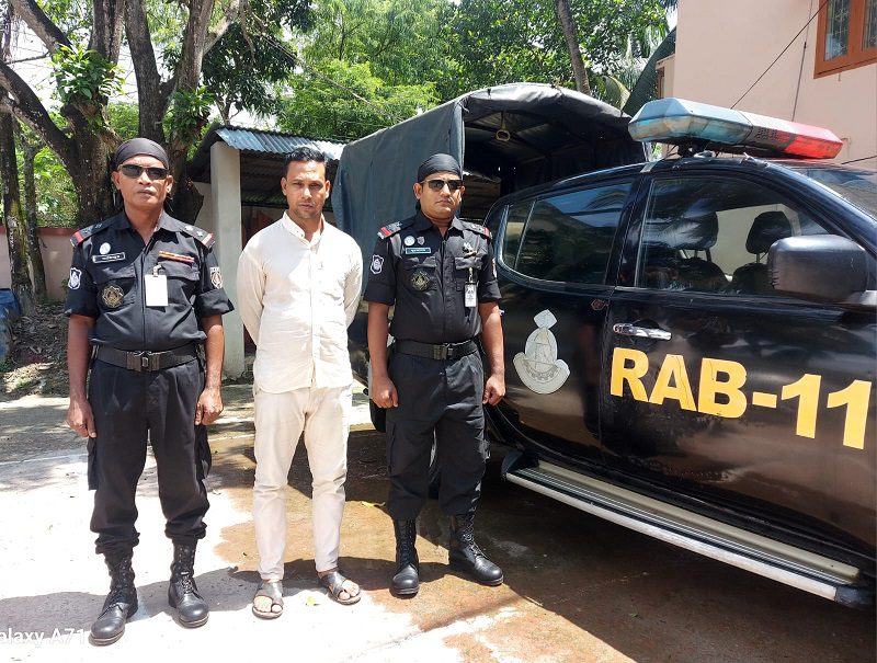 কুমিল্লা নগরীতে ১৩ মামলার ডাকাত গ্রেফতার