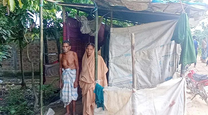 সম্পত্তি লিখে নিয়ে বাবা-মাকে অপবাদ দিয়ে বাড়িছাড়া করলো সন্তানরা