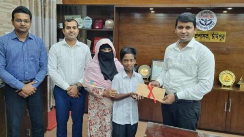 প্রধানমন্ত্রীর নজরে পড়া চাঁদপুরের সেই ‘ক্যান্টিন বয়’ রাব্বি এখন স্কুল ছাত্র