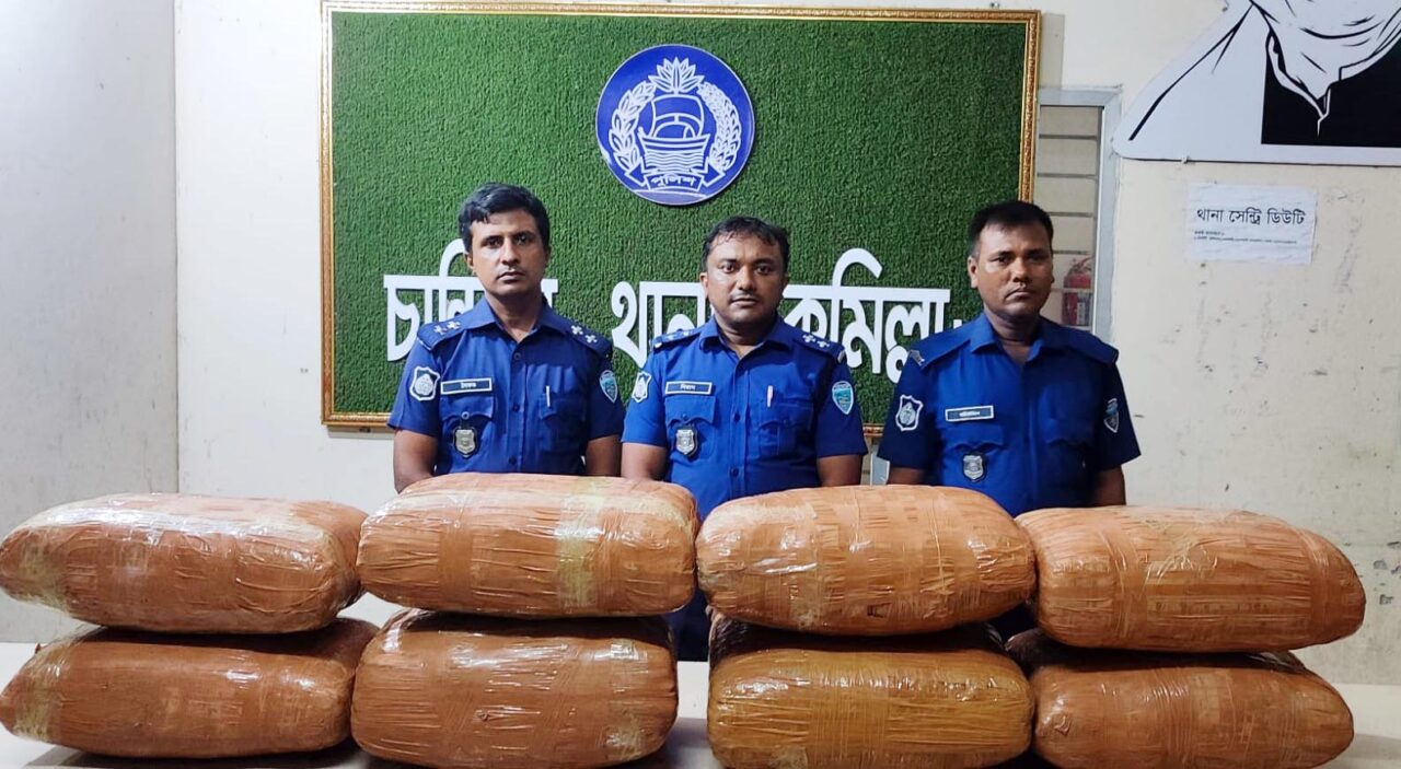 চান্দিনায় গাঁজাভর্তি মাইক্রোবাস আটক