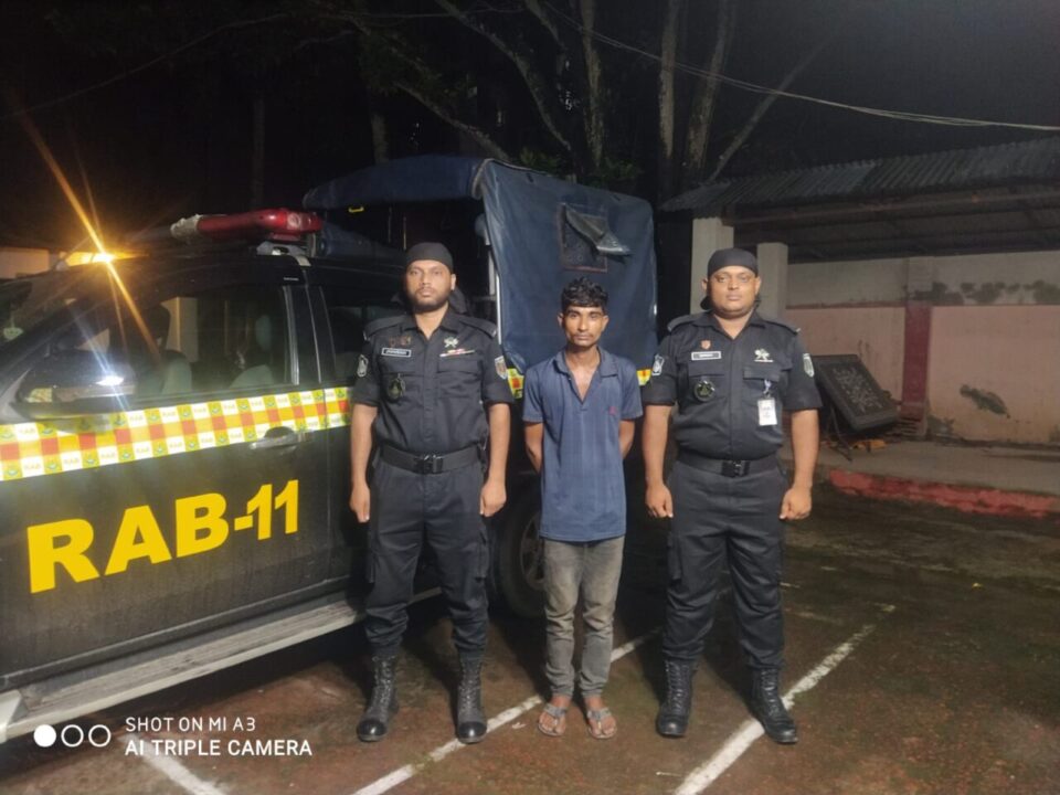 কুমিল্লার সদর দক্ষিণে গাঁজা ও ফেন্সিডিলসহ যুবক আটক