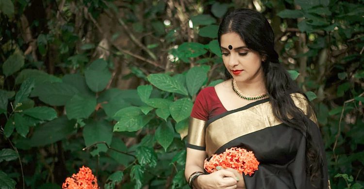 নিজের বাড়িতে ঝুলন্ত অবস্থায় পাওয়া গেল অভিনেত্রীর মরদেহ