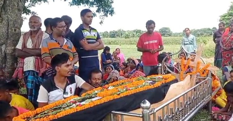 সীমান্তের এপারে বাবার মরদেহ, পারলেন না দেখতে ওপারের সন্তানরা