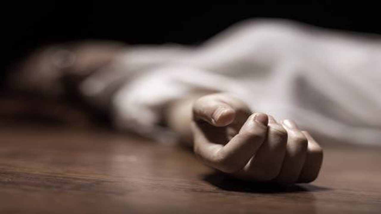 চিরকুটে লিখে নারী চিকিৎসকের আত্মহত্যা