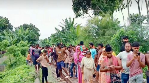 ভাতিজাকে বাঁচাতে গিয়ে ট্রেনে কাটা পড়ে প্রাণ গেল চাচারও