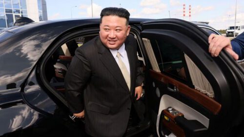 রাশিয়ায় যুদ্ধবিমানের কারখানায় কিম জং