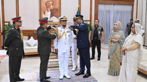‘এডমিরাল’ র্যাংক ব্যাজ পরানো হলো নৌবাহিনী প্রধানকে