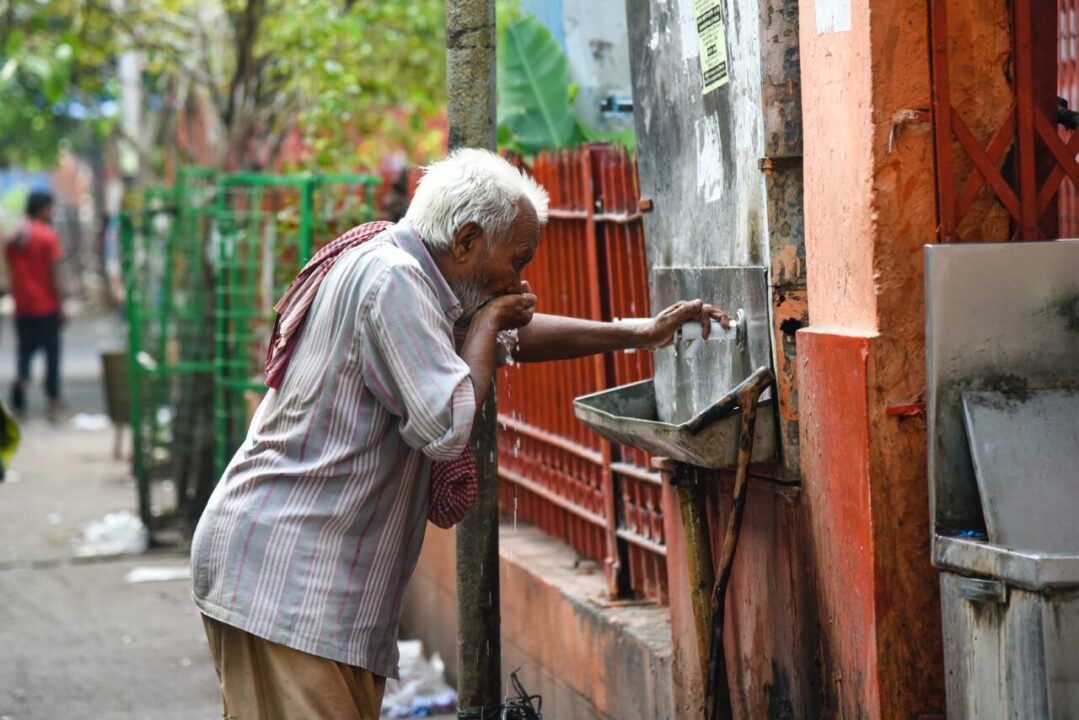 প্রতিদিন কয়বার পানি পান করবেন?