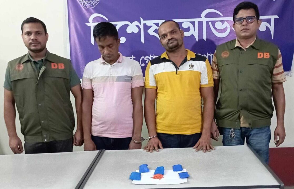 কুমিল্লায় ইয়াবাসহ শীর্ষ সন্ত্রাসী মামুন গ্রেফতার