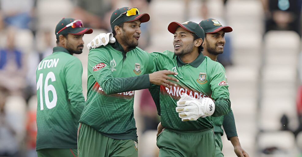 মুশফিকের সঙ্গে ঢাকায় ফিরে এলেন সাকিব