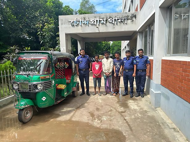 চৌদ্দগ্রামে আইসক্রিমে নেশাদ্রব্য মিশিয়ে সিএনজি ছিনতাই, গ্রেফতার ৩