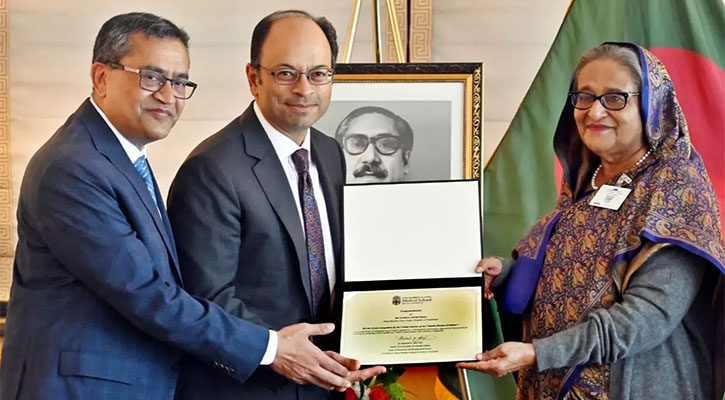 ব্রাউন ইউনিভার্সিটির বিশেষ সম্মাননা পেলেন প্রধানমন্ত্রী