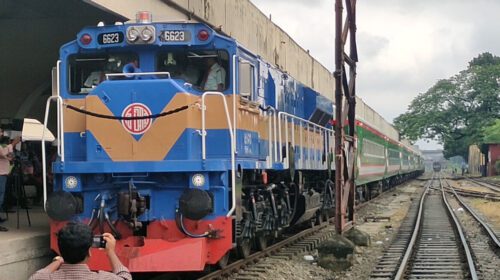 কমলাপুর থেকে প্রথমবারের মতো পদ্মা সেতু হয়ে ভাঙ্গায় ছুটলো ট্রেন