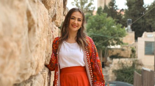 গৃহবন্দি অবস্থায় সেই ফিলিস্তিনি গায়িকা যে বার্তা দিলেন