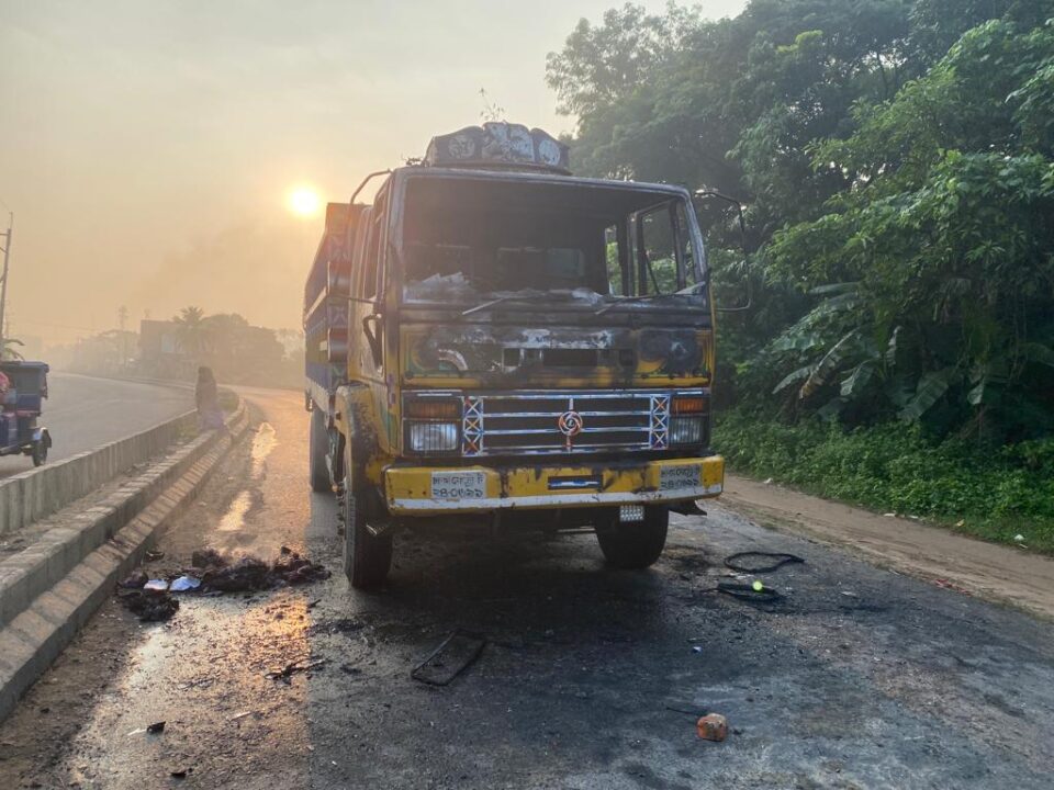 নোয়াখালীতে ট্রাকে আগুন-গাড়ি ভাঙচুর, গ্রেফতার ৮৪