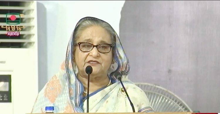 নারী অধিকারের দাবি নয়, নিজেদের অর্জন করে নিতে হবে: প্রধানমন্ত্রী