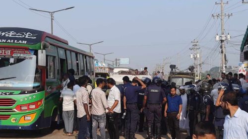 মহাসড়কে পুলিশের ব্যাপক তল্লাশি