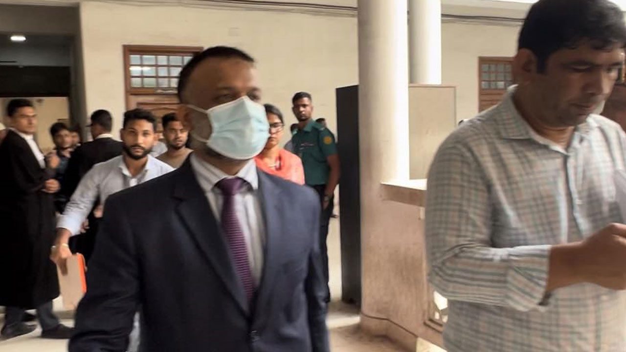 আপিল করার শর্তে সেই বিচারককে জামিন দিলেন হাইকোর্ট