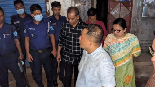নিজ ঘরে স্বামী-স্ত্রী ও সন্তানের গলাকাটা মরদেহ উদ্ধার