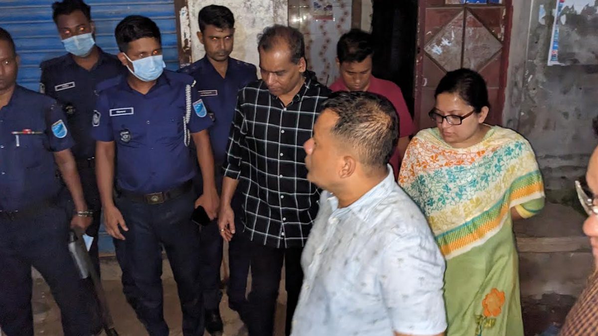 নিজ ঘরে স্বামী-স্ত্রী ও সন্তানের গলাকাটা মরদেহ উদ্ধার
